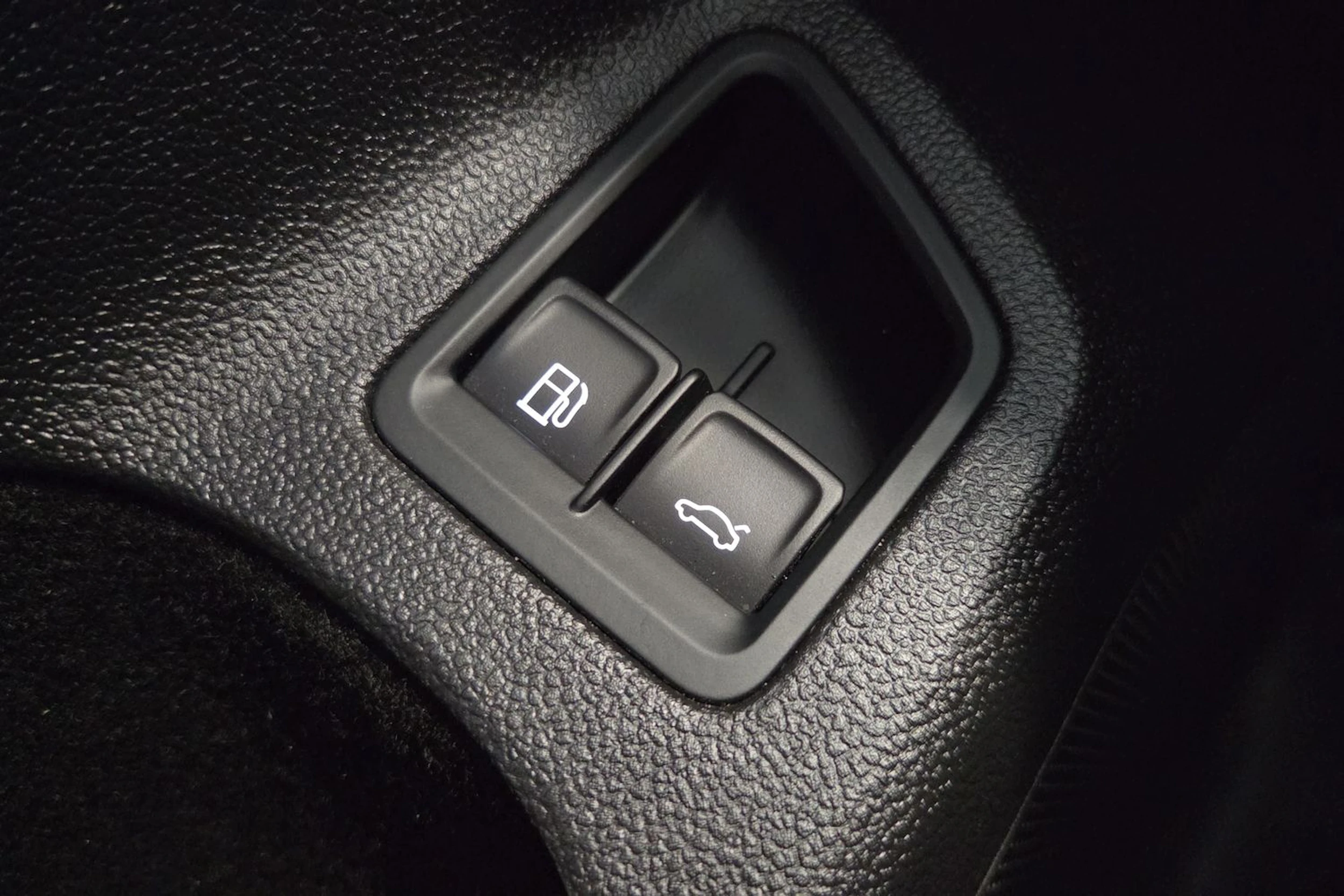 valkoinen Volkswagen Passat 2021 kuva 19.