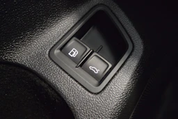 valkoinen Volkswagen Passat 2021 kuva 19.