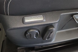 valkoinen Volkswagen Passat 2021 kuva 21.