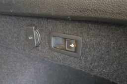 valkoinen Volkswagen Passat 2021 kuva 23.