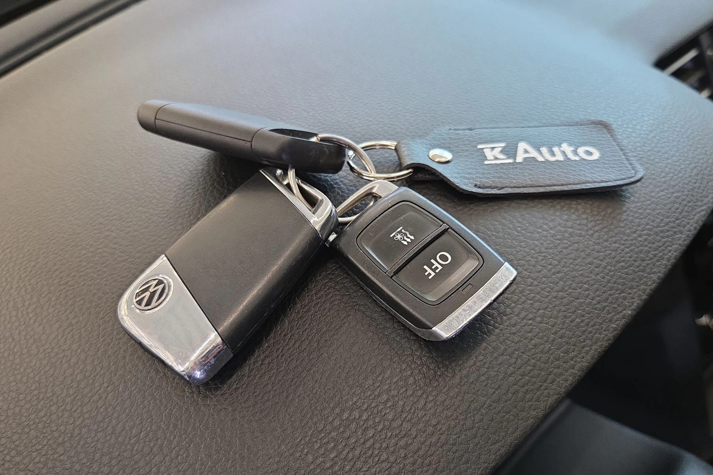 valkoinen Volkswagen Passat 2021 kuva 25.