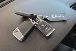 valkoinen Volkswagen Passat 2021 kuva 25.