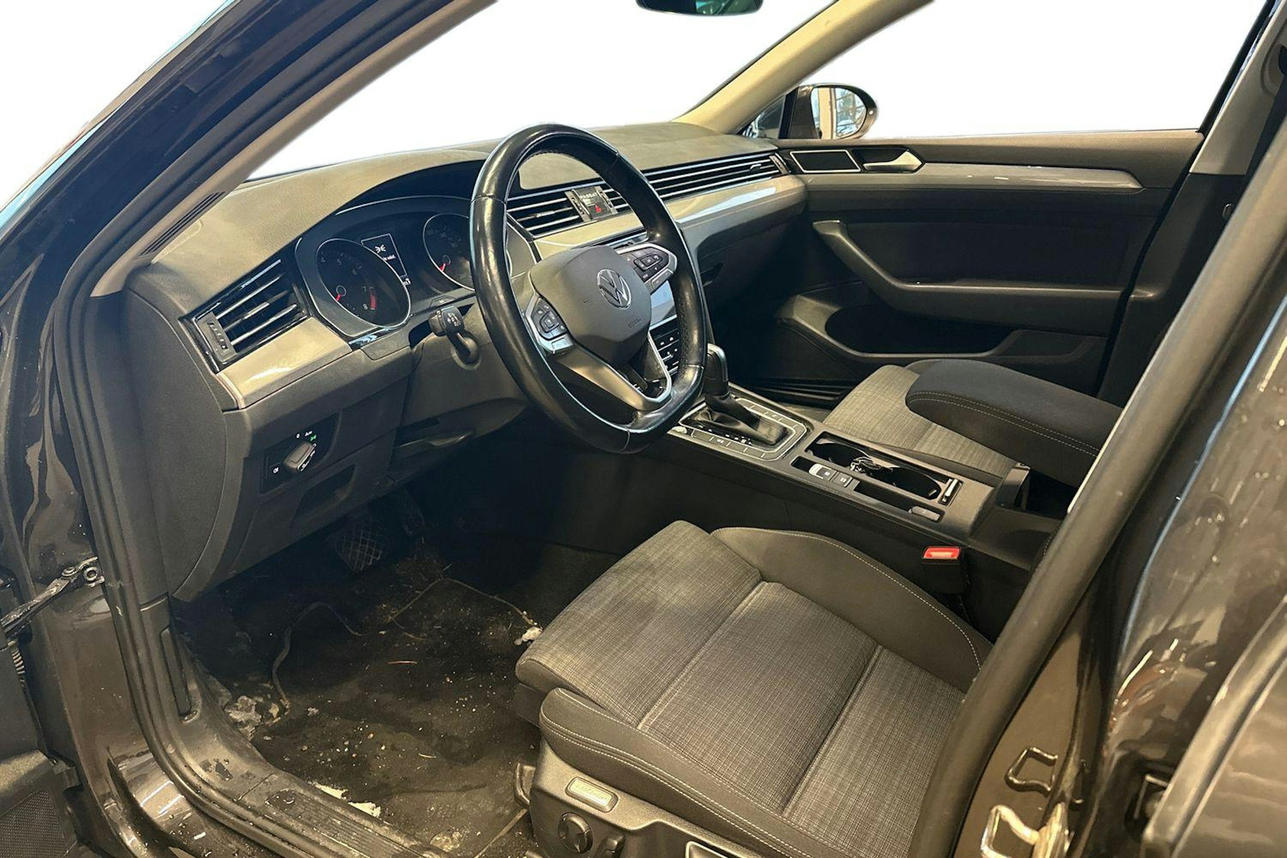 harmaa Volkswagen Passat 2021 kuva 3.