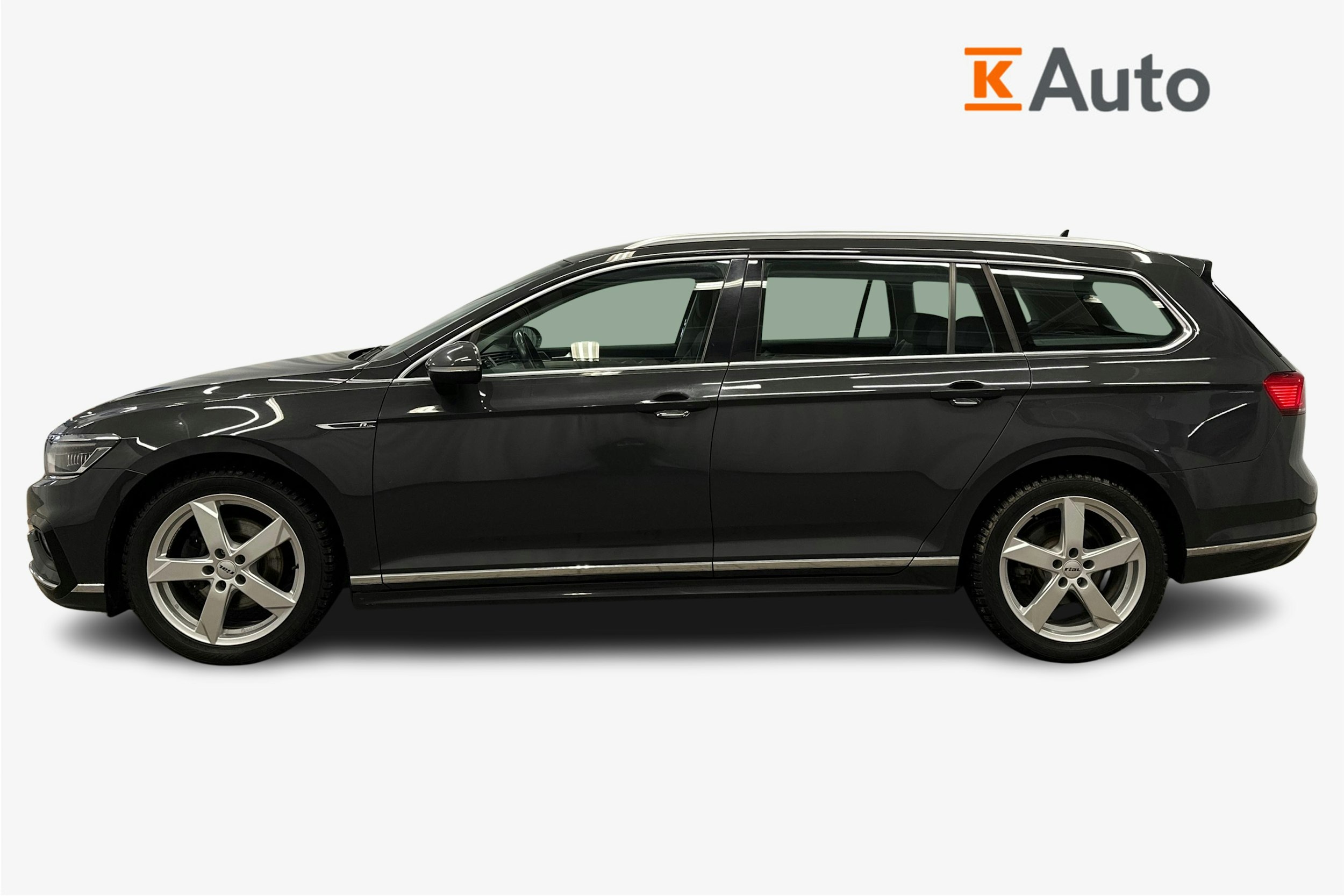 harmaa Volkswagen Passat 2021 kuva 6.