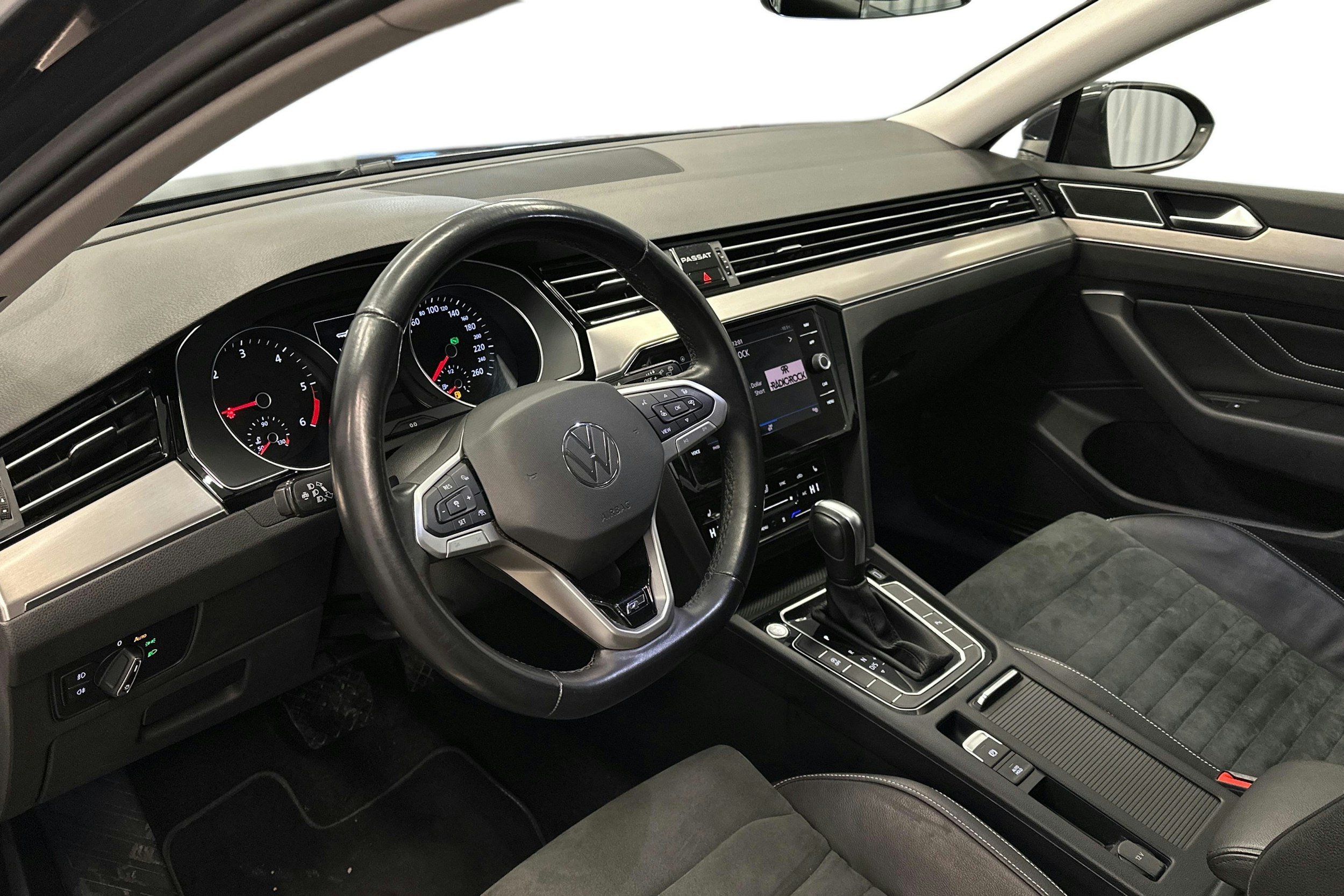 harmaa Volkswagen Passat 2021 kuva 7.