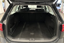 harmaa Volkswagen Passat 2021 kuva 14.
