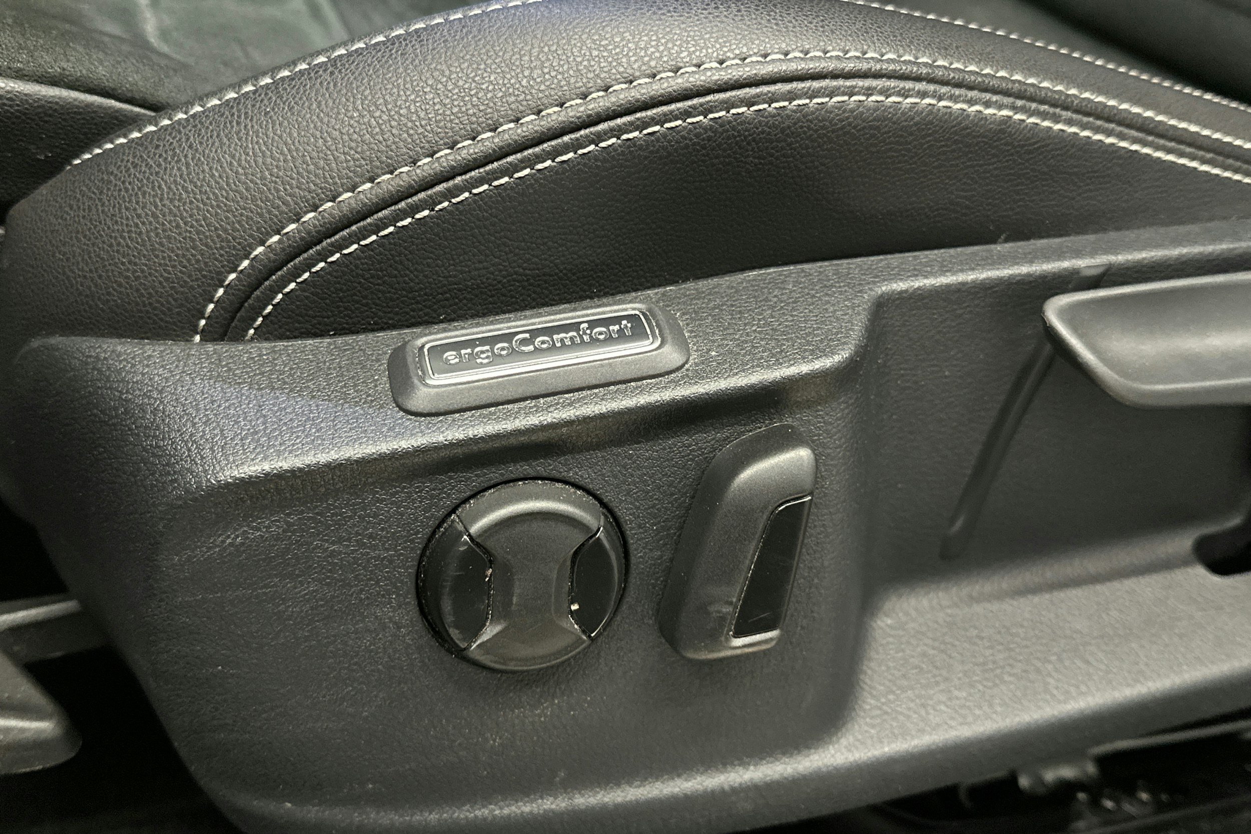 harmaa Volkswagen Passat 2021 kuva 17.