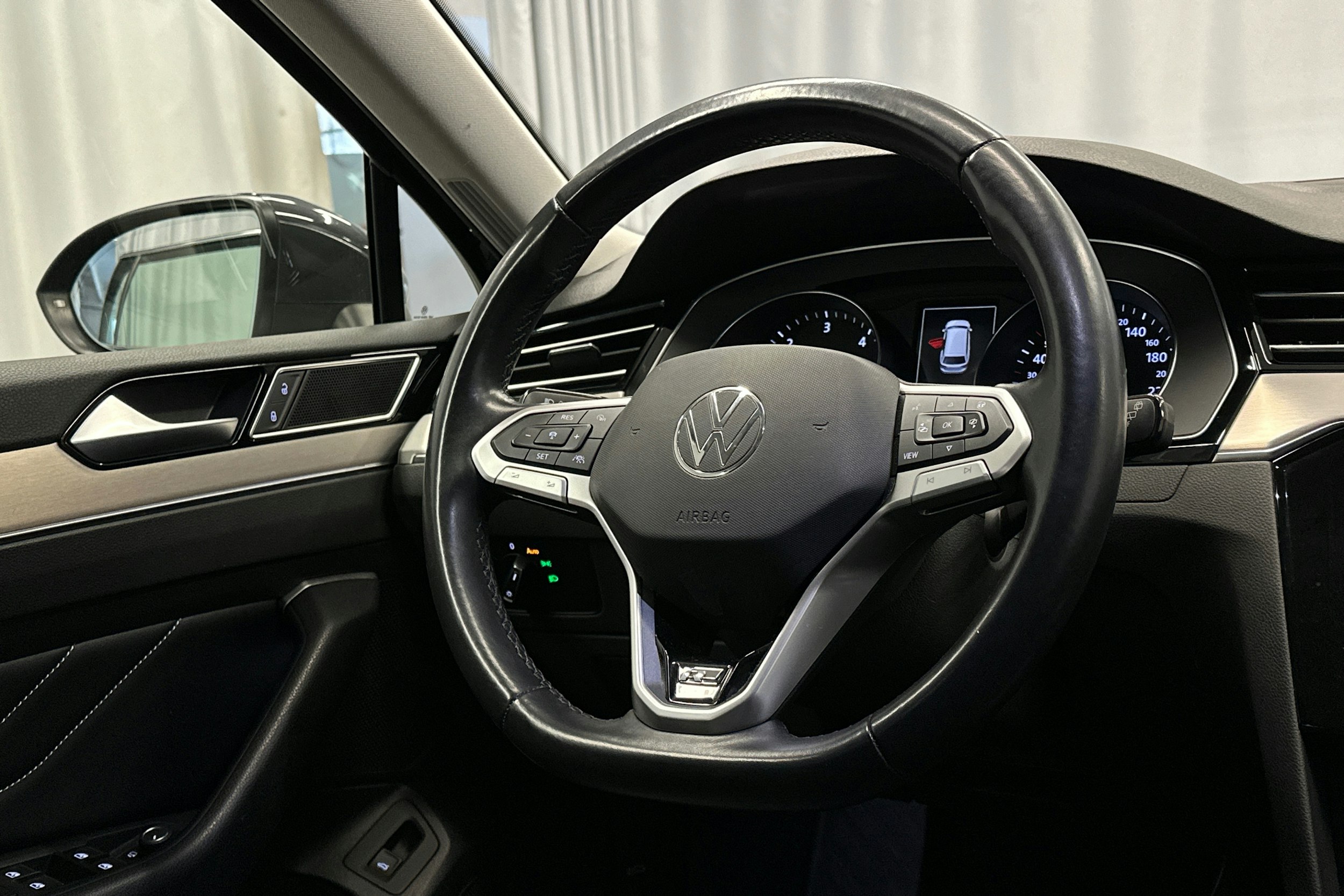 harmaa Volkswagen Passat 2021 kuva 18.