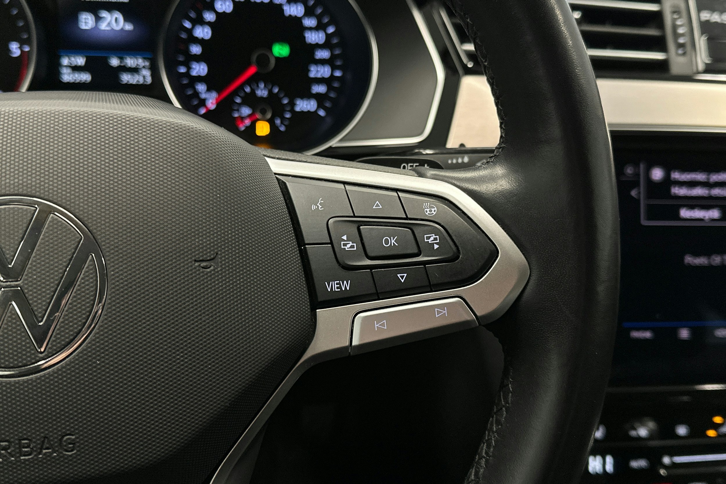 harmaa Volkswagen Passat 2021 kuva 20.