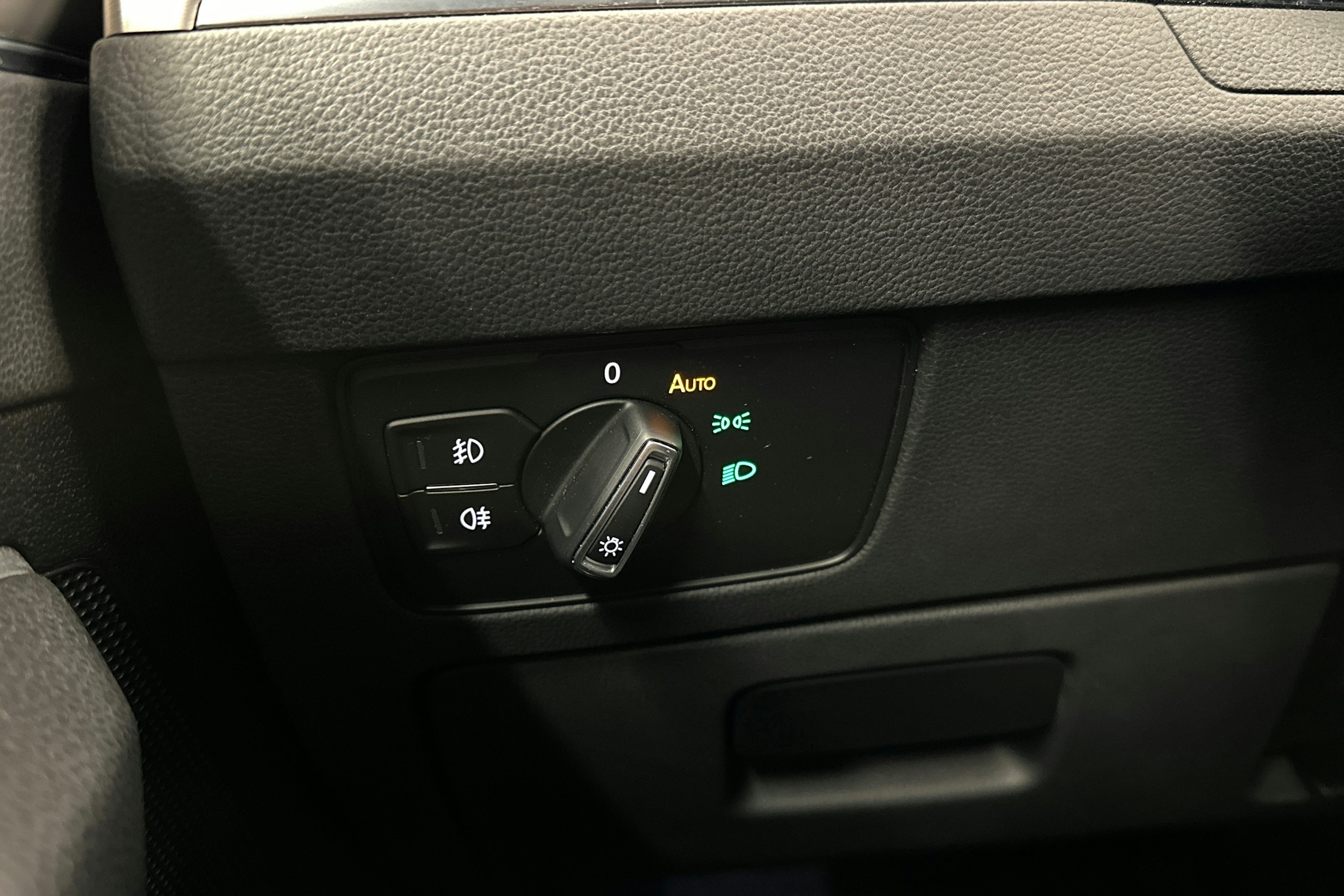 harmaa Volkswagen Passat 2021 kuva 21.