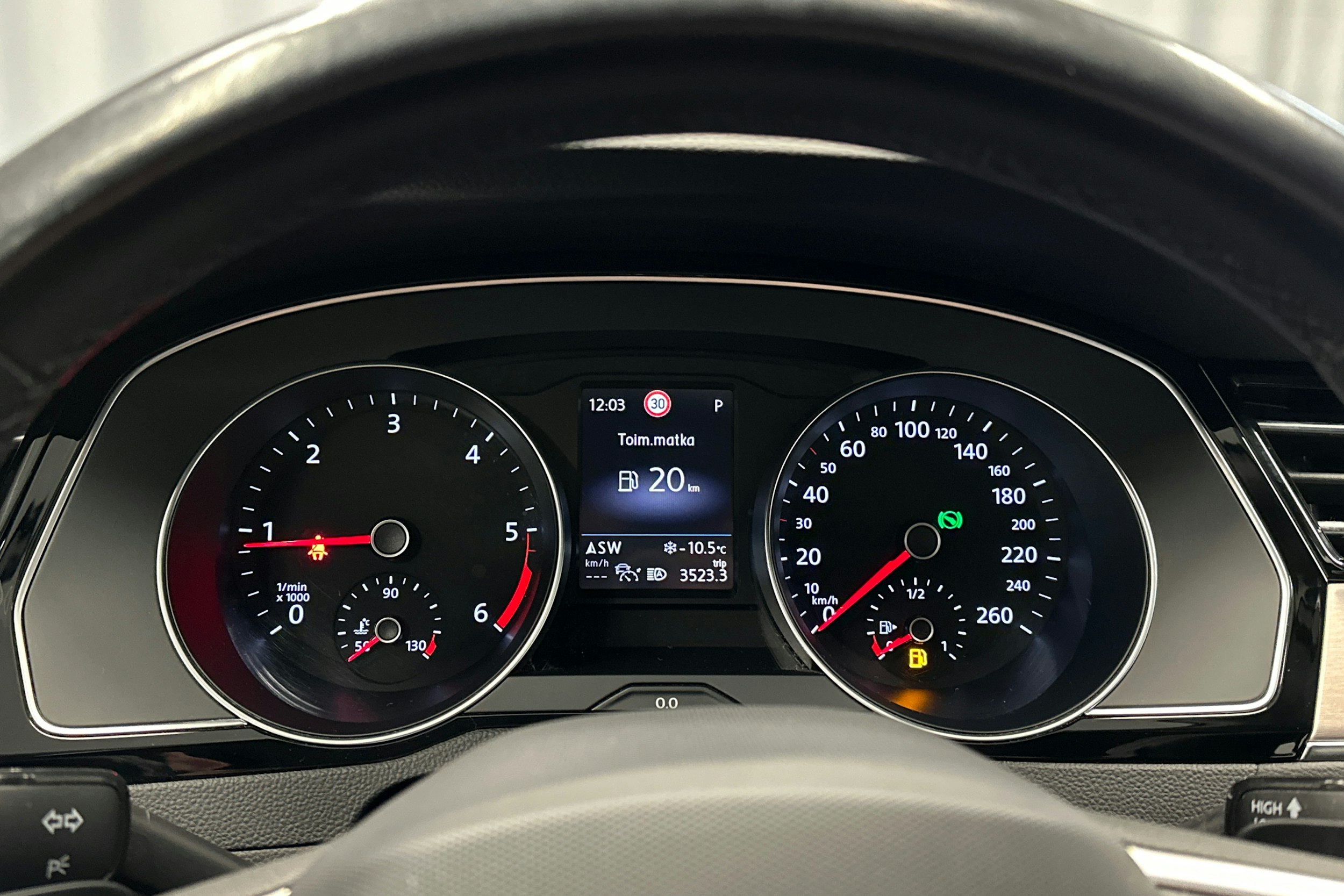 harmaa Volkswagen Passat 2021 kuva 22.