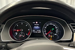 harmaa Volkswagen Passat 2021 kuva 22.