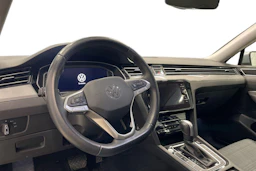 Sininen Volkswagen PASSAT 2021 kuva 8.
