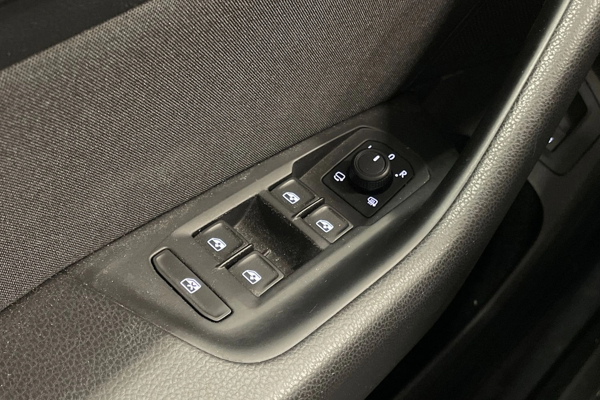 Sininen Volkswagen PASSAT 2021 kuva 24.
