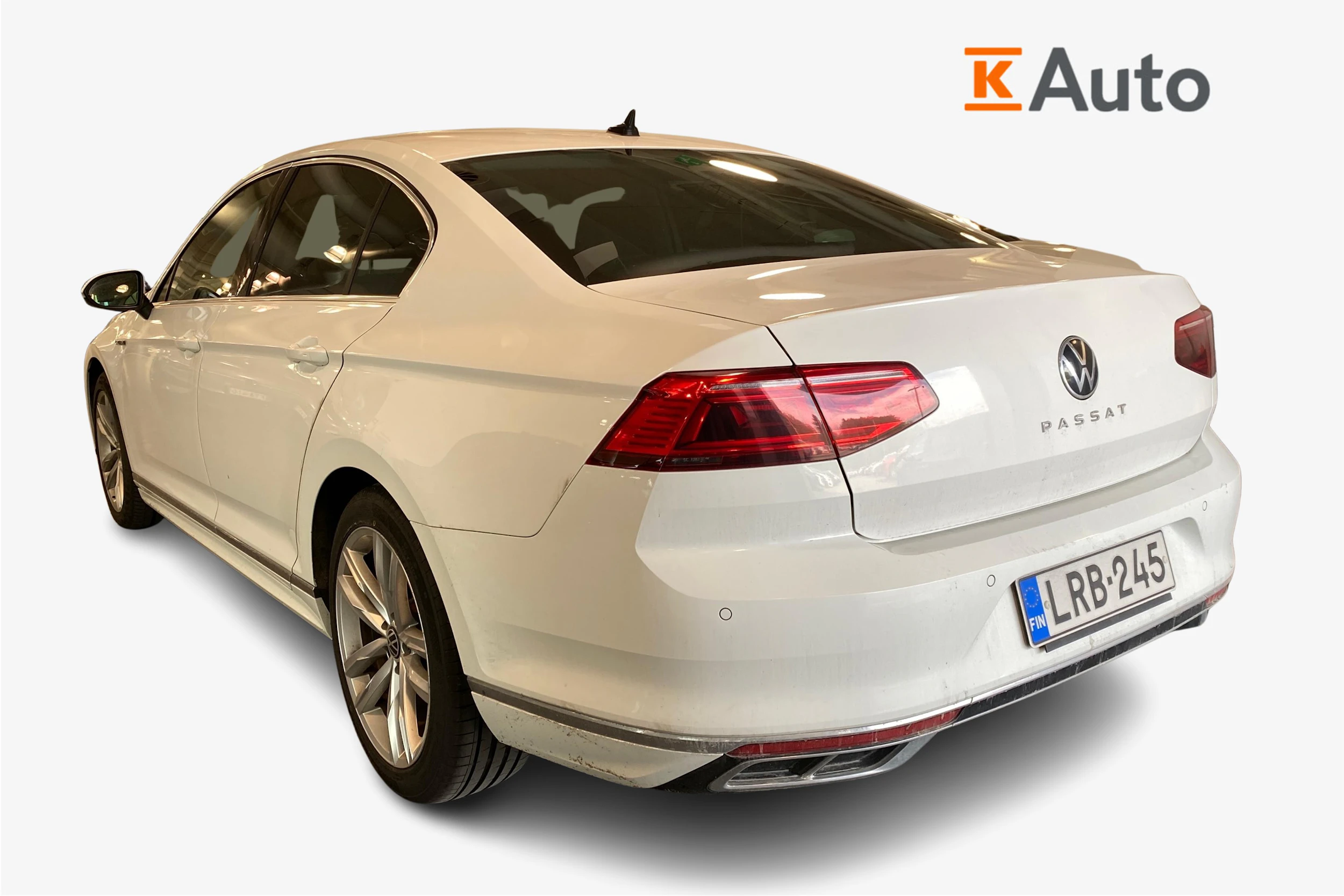 valkoinen Volkswagen Passat 2021 kuva 2.