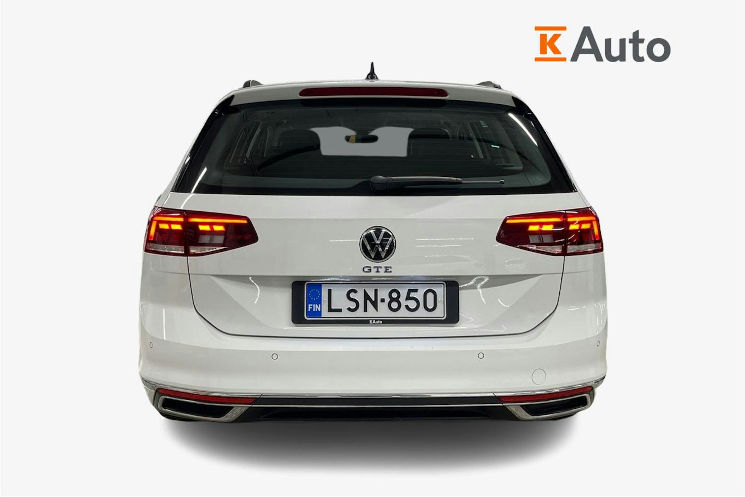 valkoinen Volkswagen Passat 2021 kuva 3.