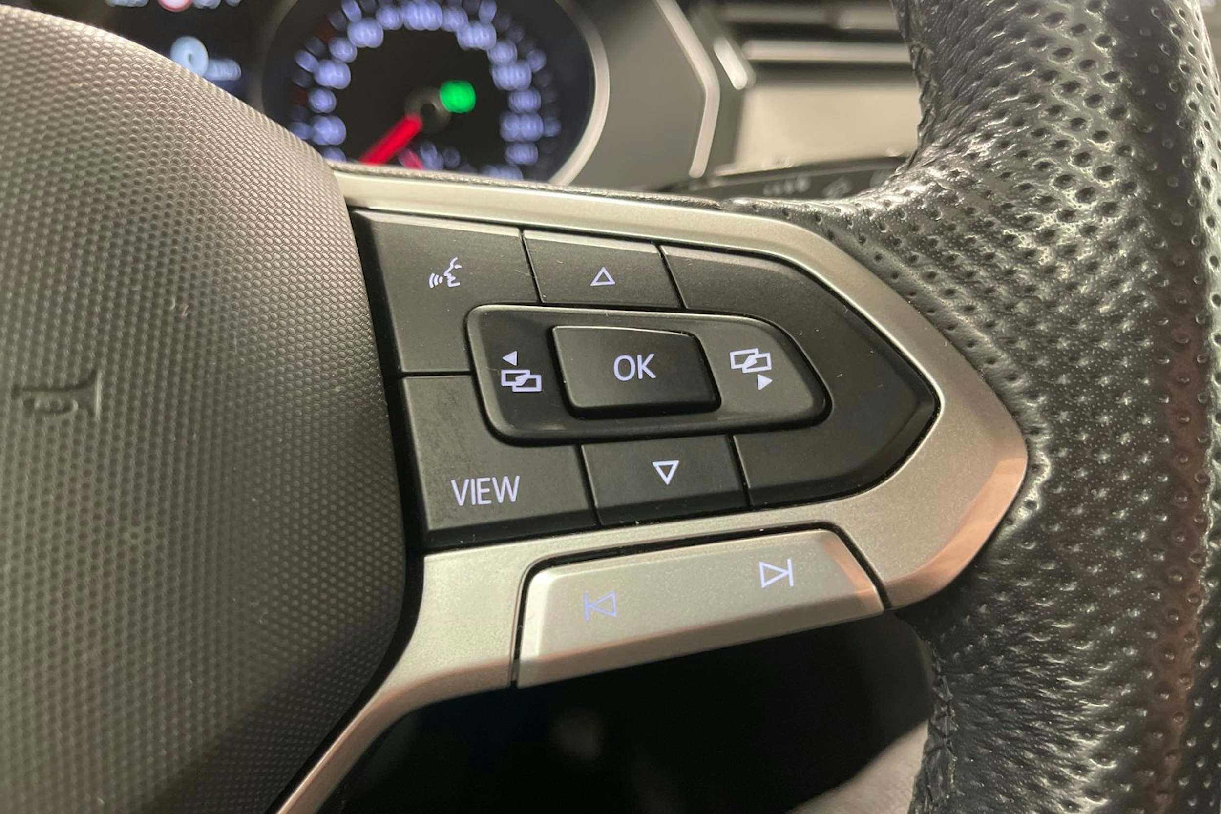 valkoinen Volkswagen Passat 2021 kuva 17.