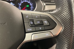 valkoinen Volkswagen Passat 2021 kuva 17.