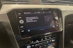 valkoinen Volkswagen Passat 2021 kuva 21.