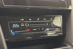 valkoinen Volkswagen Passat 2021 kuva 25.