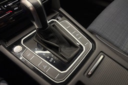 valkoinen Volkswagen Passat 2021 kuva 26.