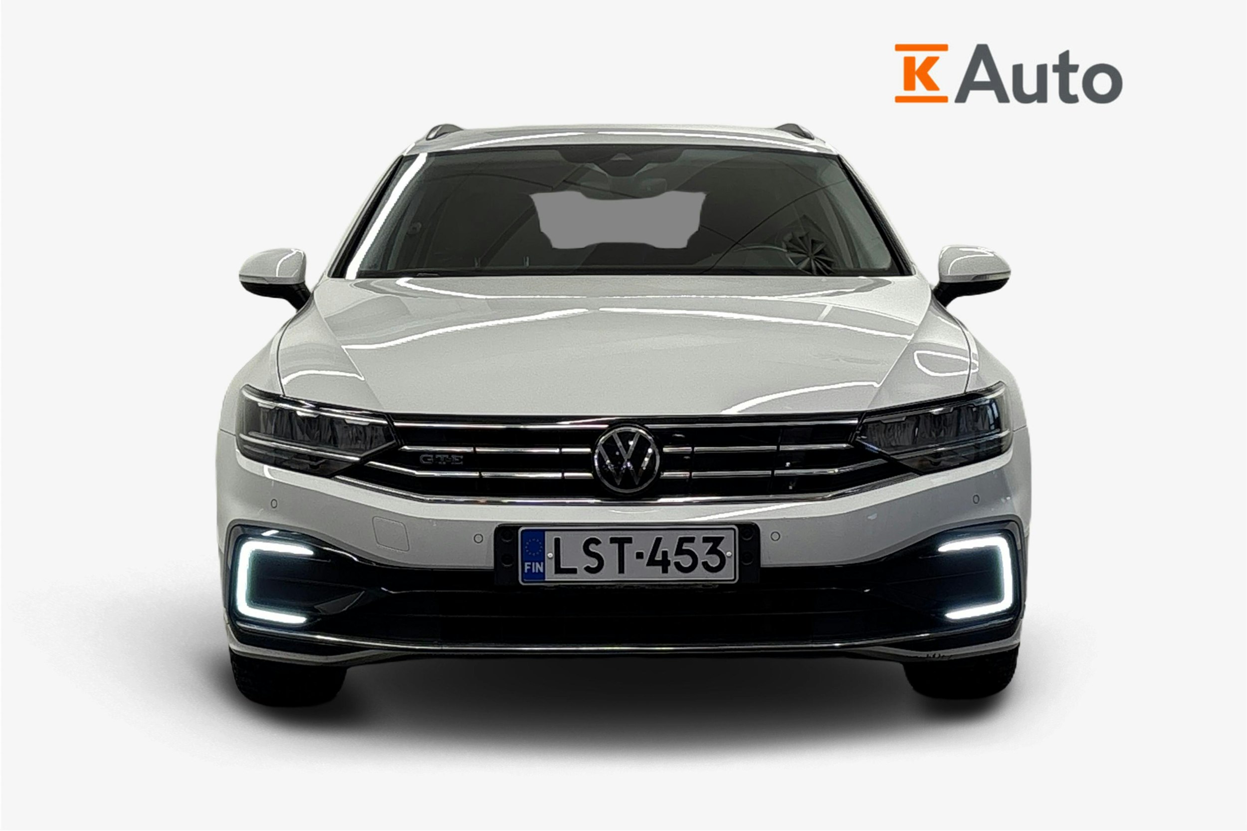 valkoinen Volkswagen Passat 2021 kuva 5.