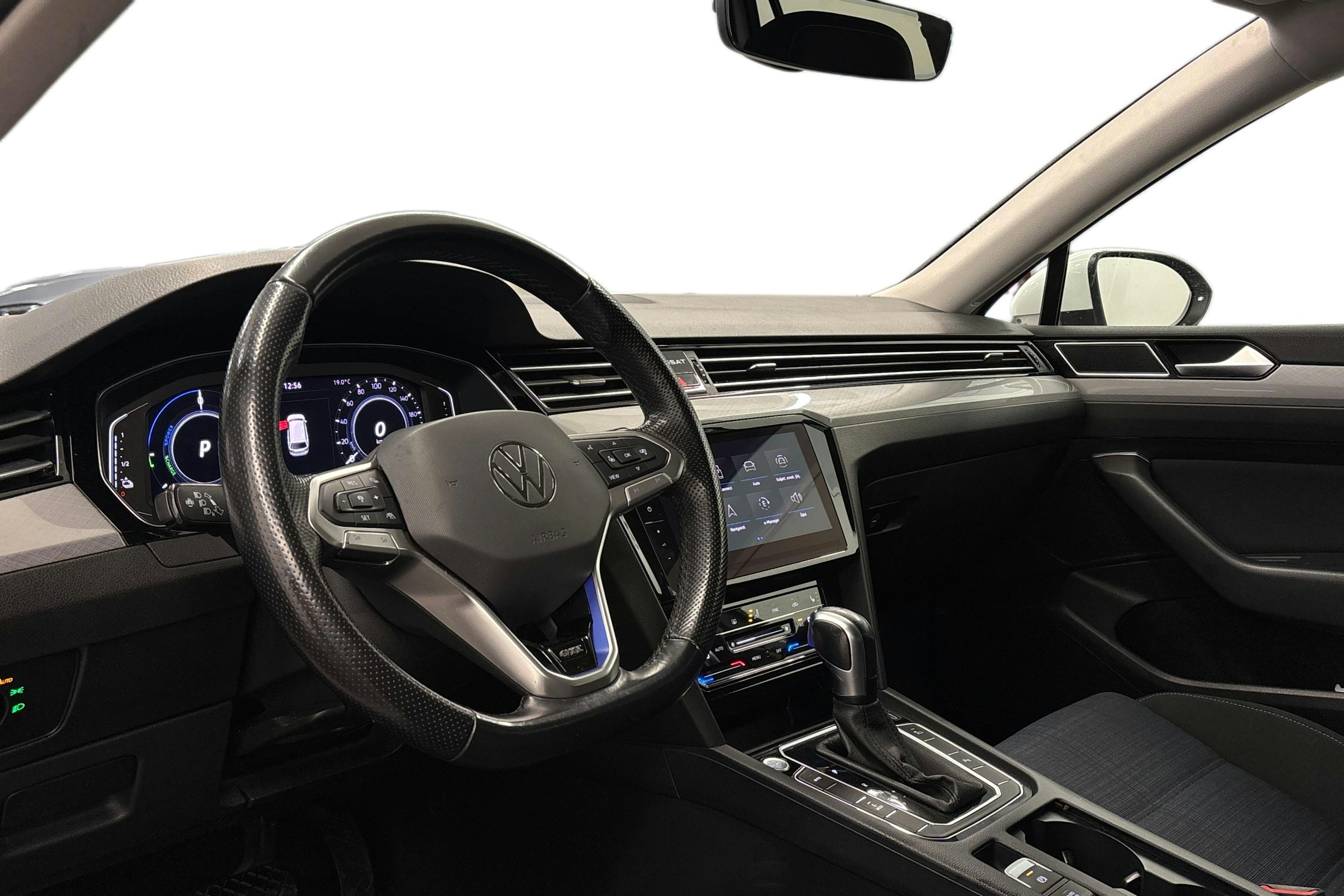 valkoinen Volkswagen Passat 2021 kuva 7.