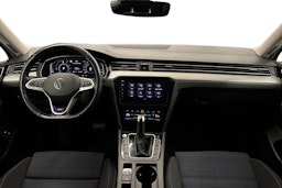 valkoinen Volkswagen Passat 2021 kuva 9.