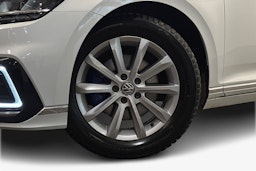 valkoinen Volkswagen Passat 2021 kuva 11.