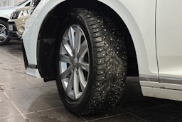 valkoinen Volkswagen Passat 2021 kuva 13.