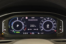 valkoinen Volkswagen Passat 2021 kuva 20.