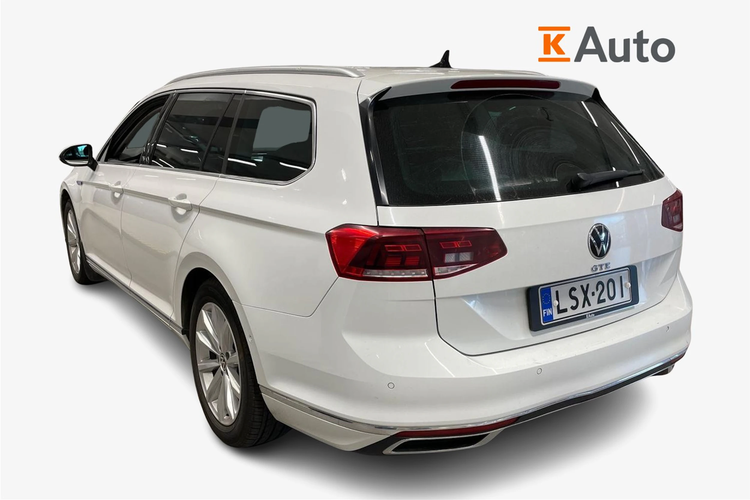 Valkoinen Volkswagen PASSAT 2021 kuva 2.