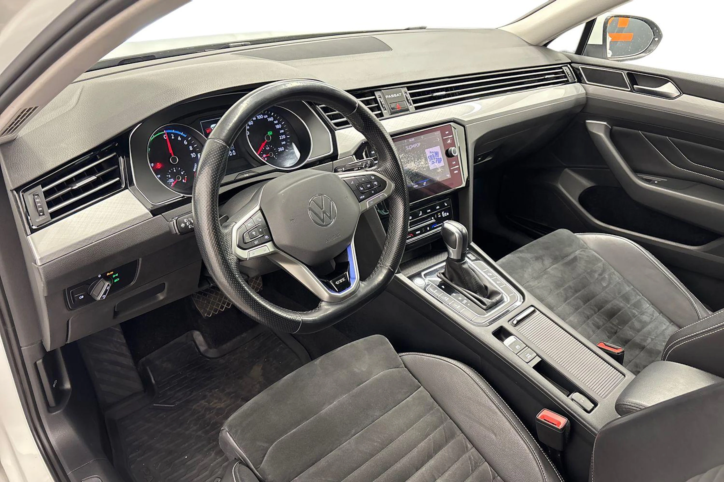 Valkoinen Volkswagen PASSAT 2021 kuva 6.