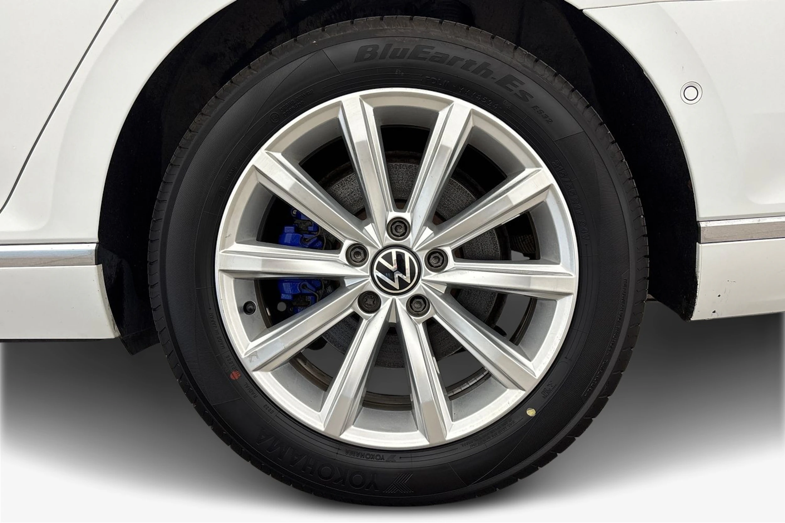 Valkoinen Volkswagen PASSAT 2021 kuva 9.