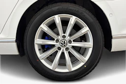 Valkoinen Volkswagen PASSAT 2021 kuva 9.