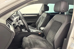 Valkoinen Volkswagen PASSAT 2021 kuva 11.