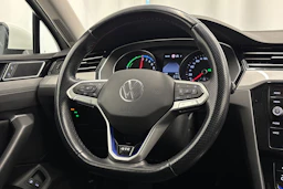 Valkoinen Volkswagen PASSAT 2021 kuva 13.