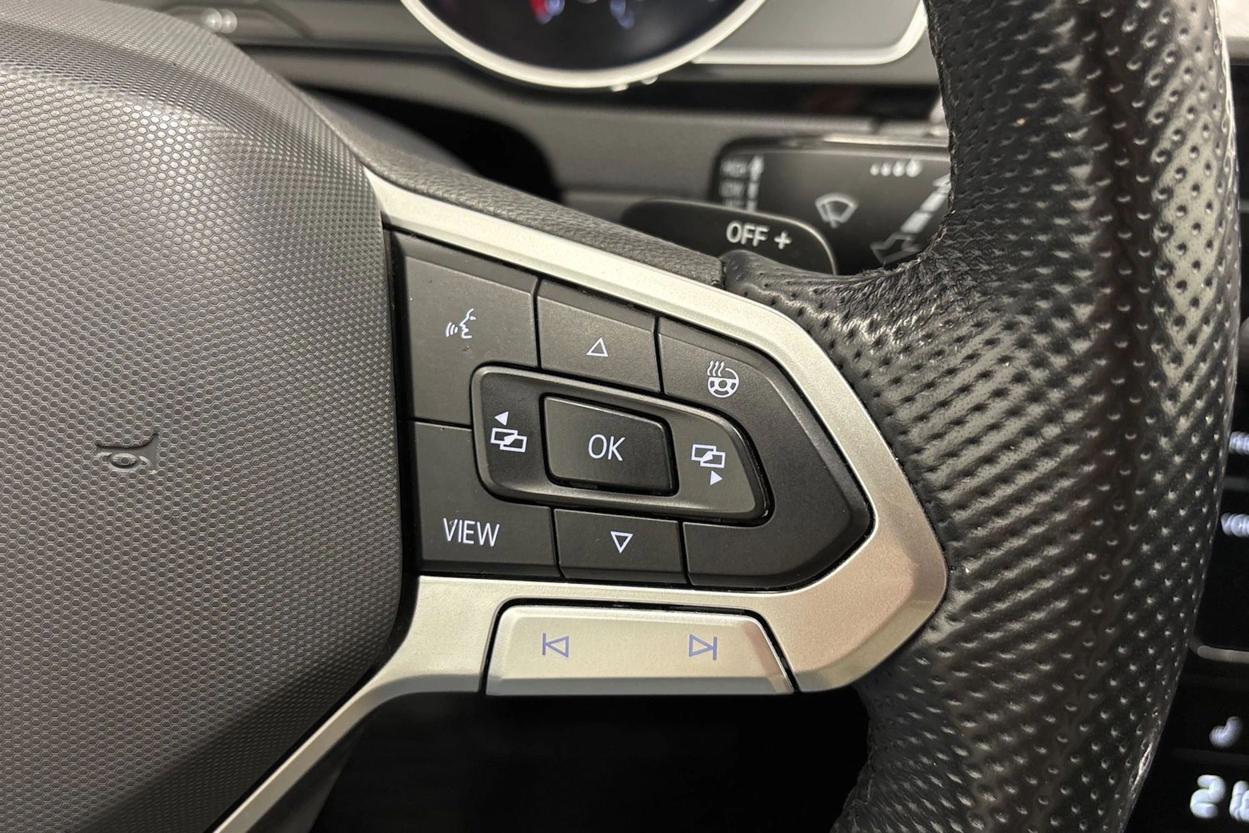 Valkoinen Volkswagen PASSAT 2021 kuva 15.