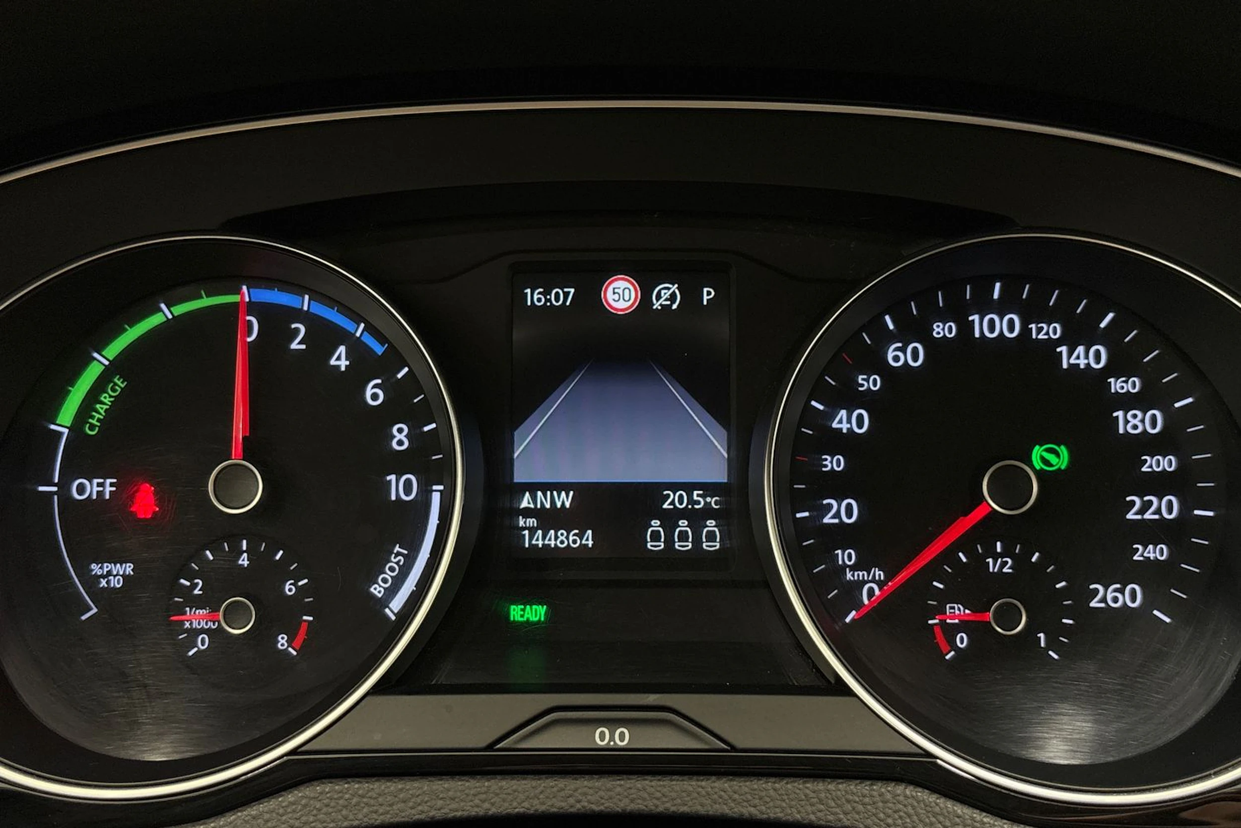 Valkoinen Volkswagen PASSAT 2021 kuva 16.