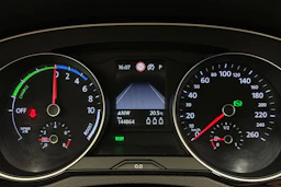 Valkoinen Volkswagen PASSAT 2021 kuva 16.
