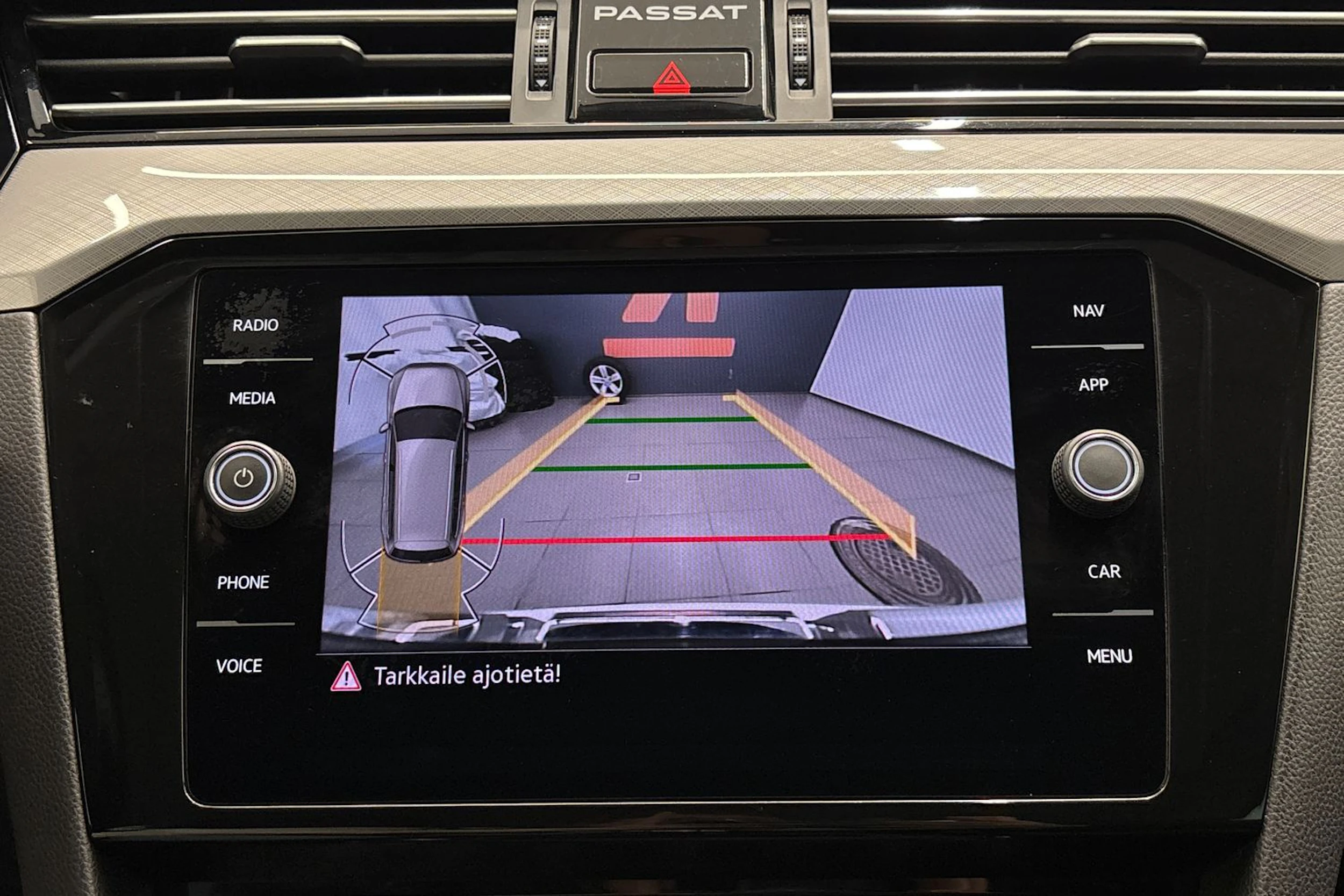 Valkoinen Volkswagen PASSAT 2021 kuva 17.