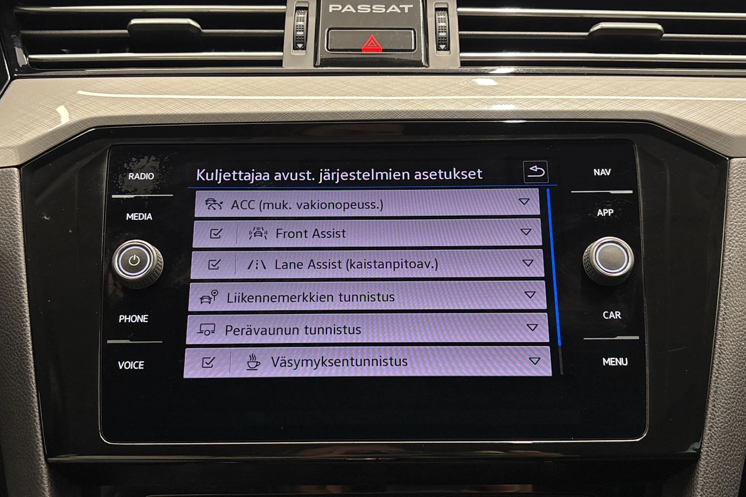 Valkoinen Volkswagen PASSAT 2021 kuva 20.