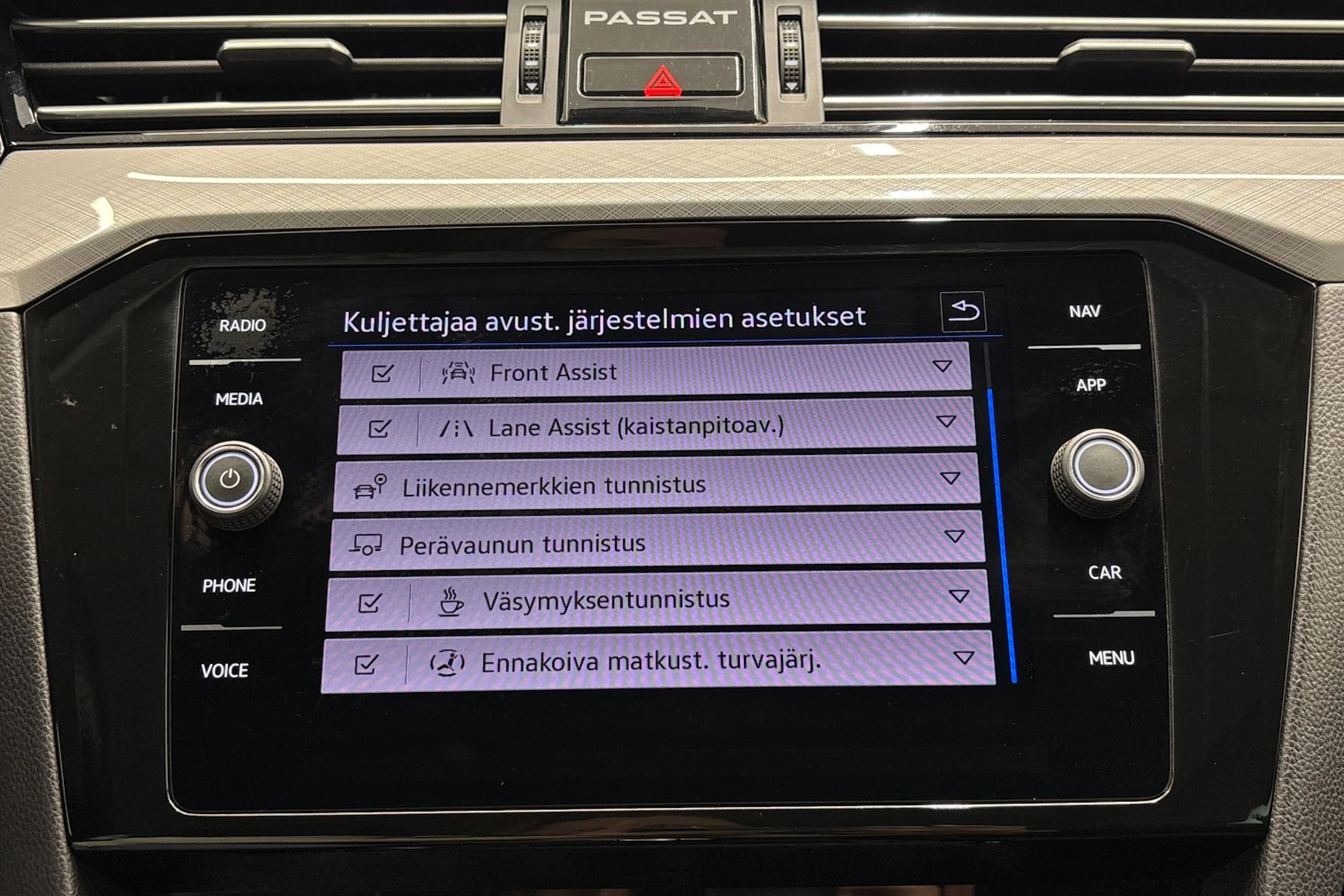 Valkoinen Volkswagen PASSAT 2021 kuva 21.