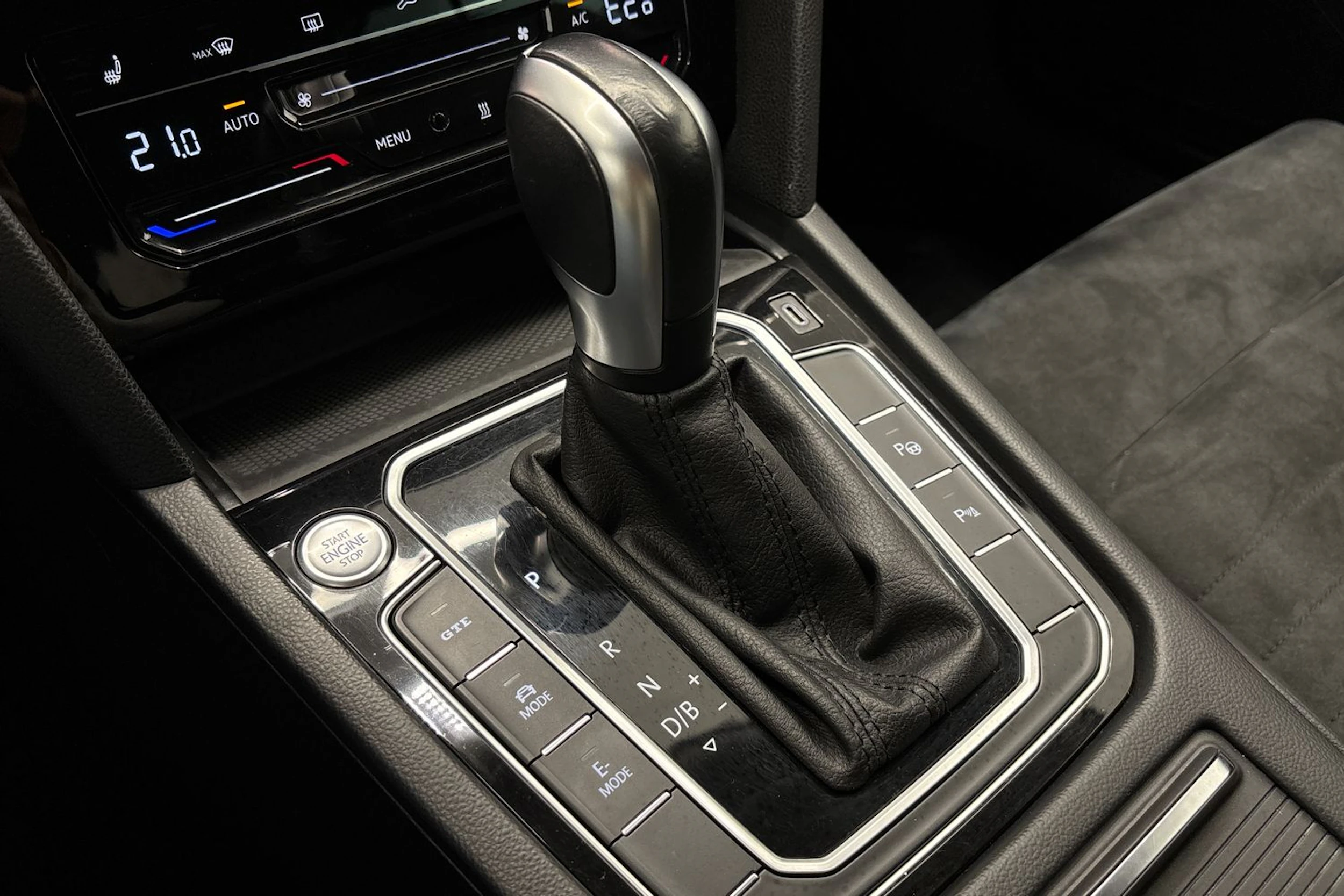 Valkoinen Volkswagen PASSAT 2021 kuva 22.