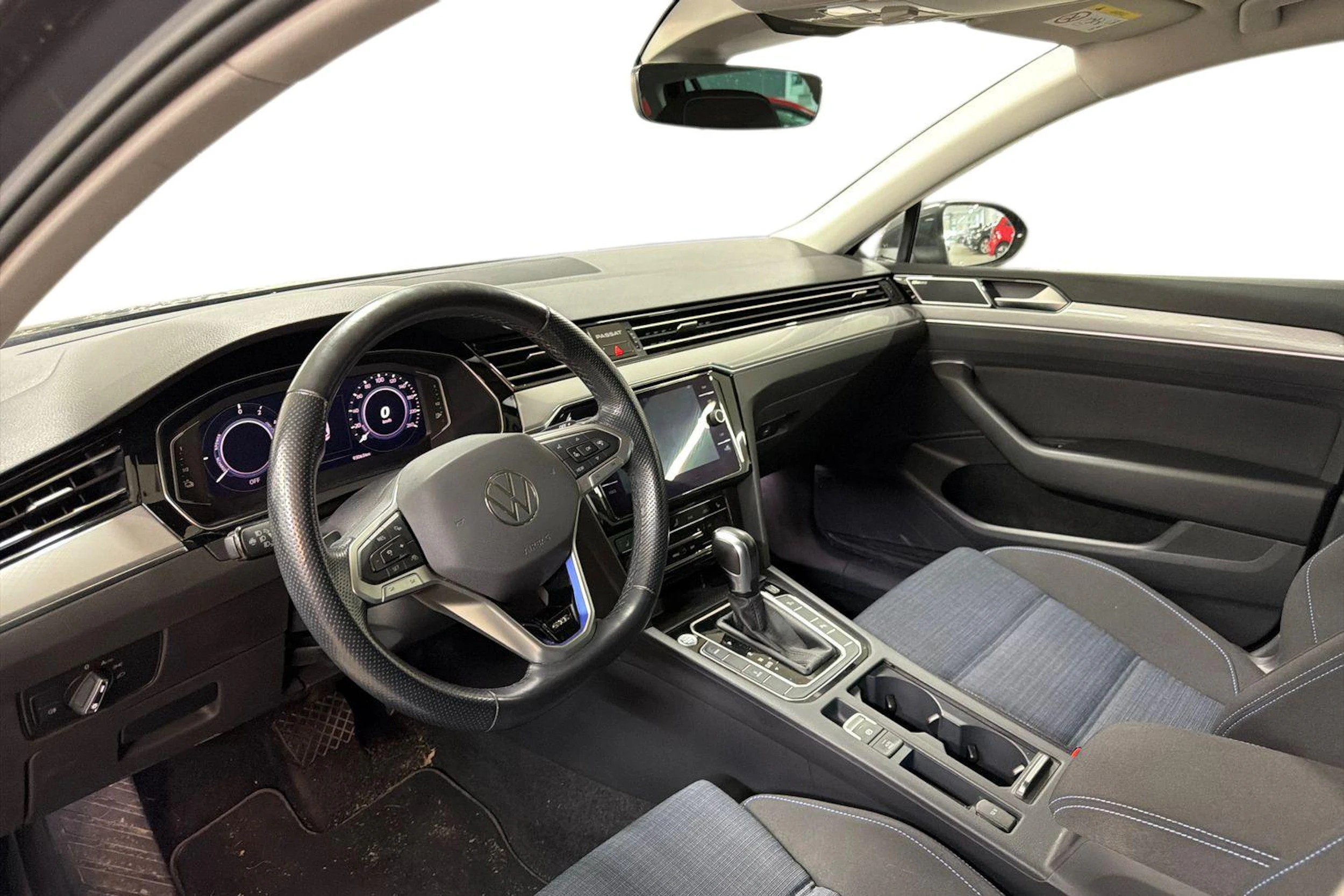 harmaa Volkswagen Passat 2021 kuva 3.