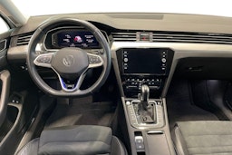 valkoinen Volkswagen Passat 2021 kuva 9.