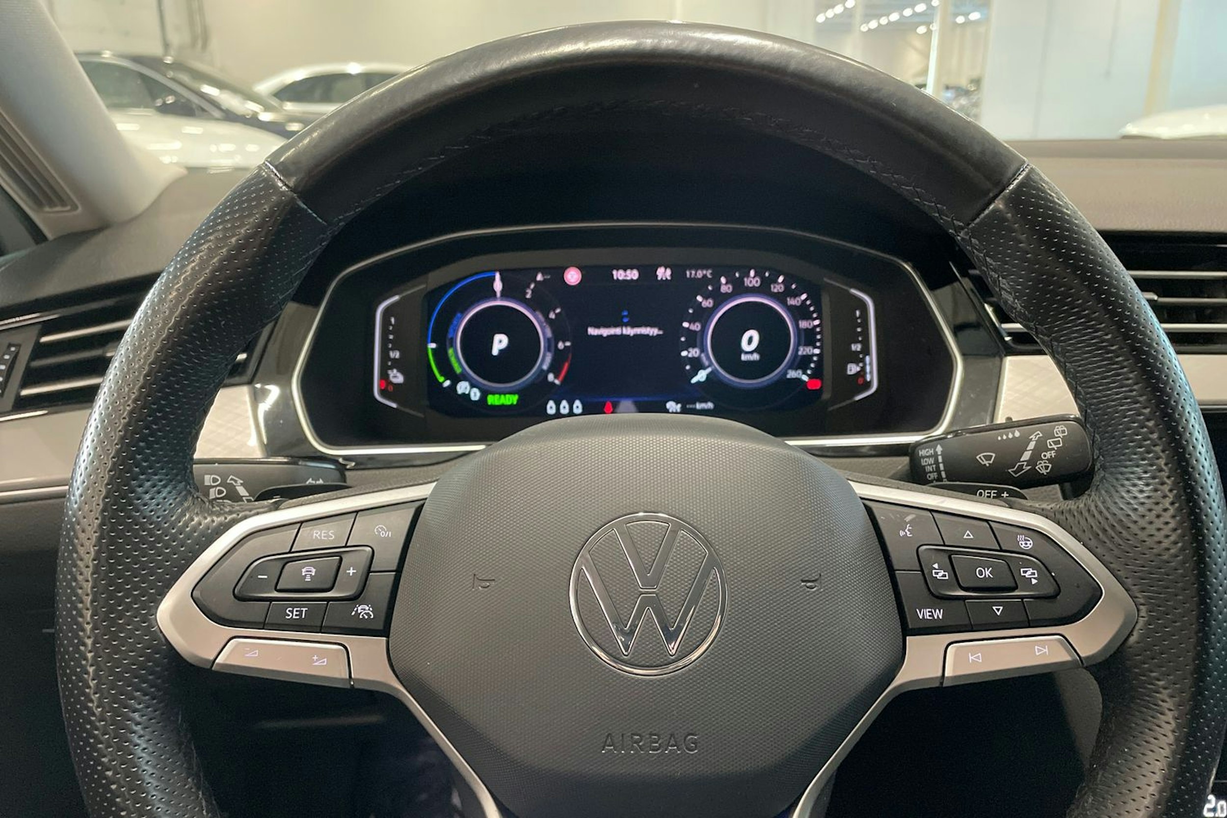 valkoinen Volkswagen Passat 2021 kuva 15.