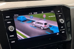 valkoinen Volkswagen Passat 2021 kuva 18.