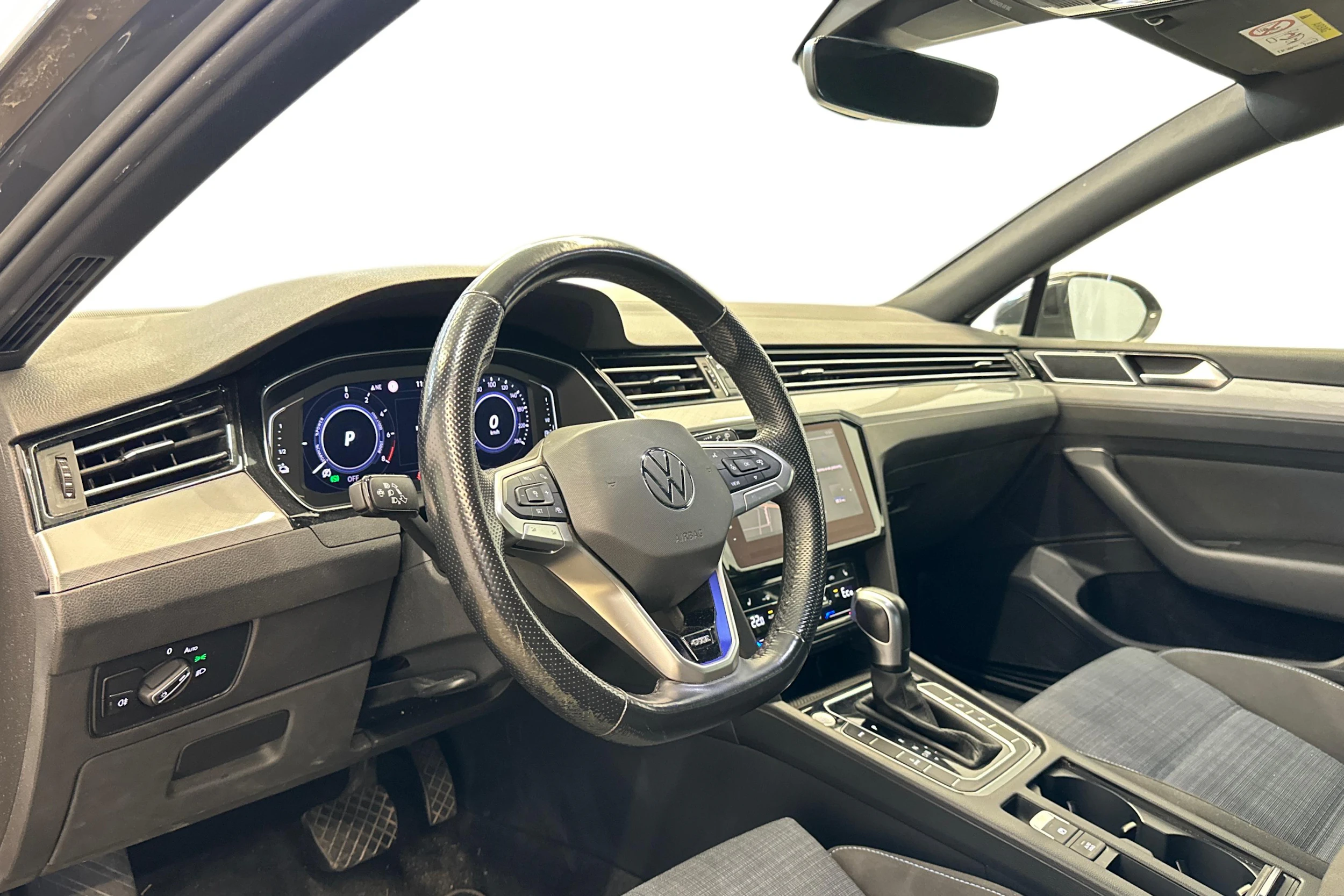 harmaa Volkswagen Passat 2021 kuva 3.