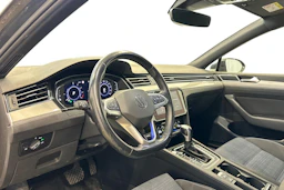 harmaa Volkswagen Passat 2021 kuva 3.